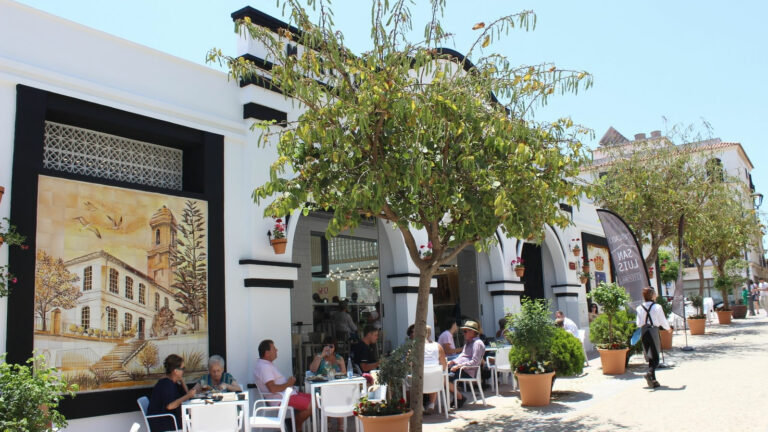 The Municipality invites proposals to run the local food market