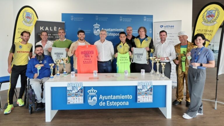 The XIII Urban Race 10 KM Official T-shirt Presented by the City Council