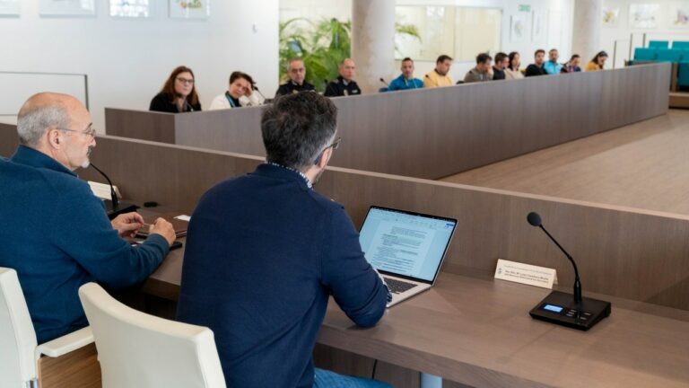 90e5636a5cdf42557bb08d1367e81580