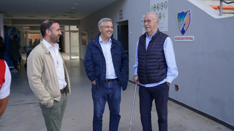 Vicente del Bosque leads Masterclass for over 100 children in Estepona