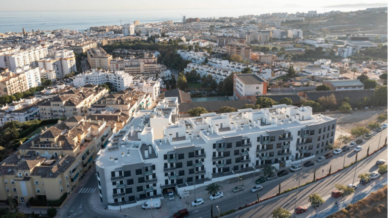 Approval of Building Permit for 117 Subsidized Housing Units in Camino de Cortes Sur