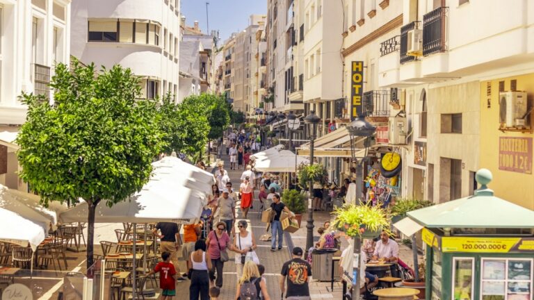 Estepona City Council Approves 10% More Opening Licenses for New Businesses